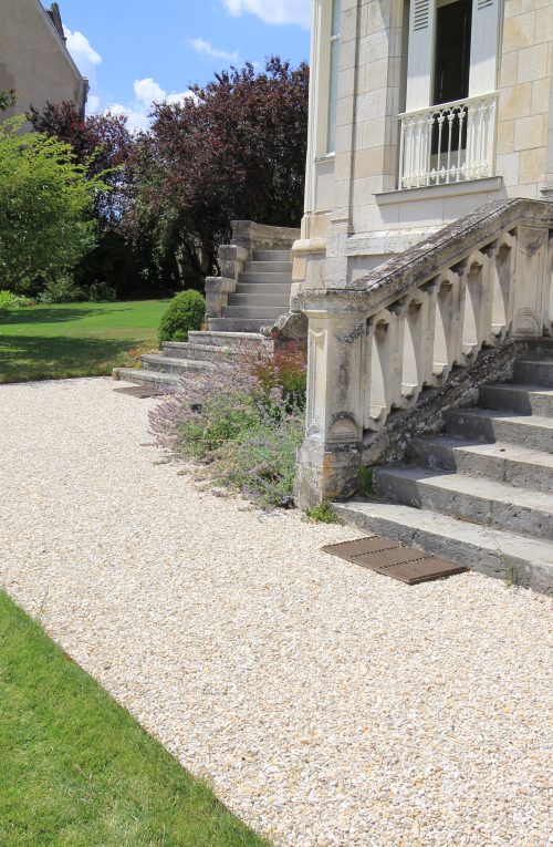 Allée en stabilisateurs de graviers