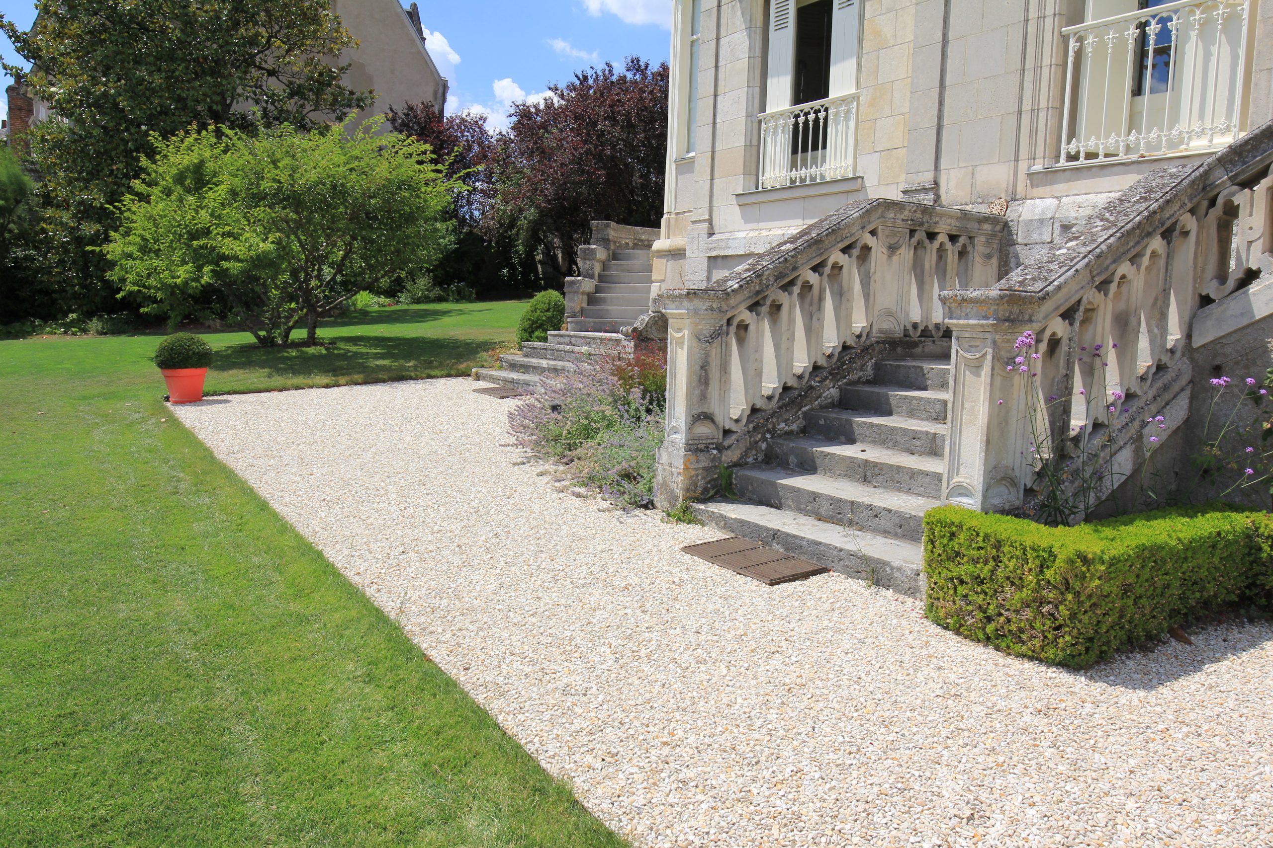 Allée en stabilisateurs de graviers